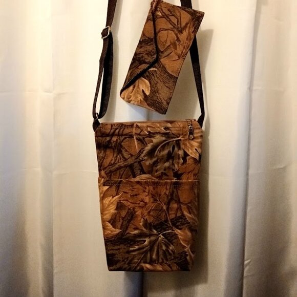 New Travel Sling Crossbody Bag Travel Purse Carryall Wallet Set Brown Camo Leaf - Picture 2 of 16